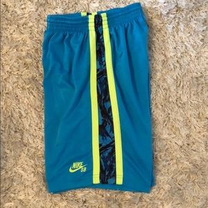 🔥🔥 SALE🔥🔥Nike SB Sz M shorts